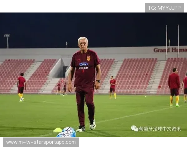 教练在训练中公开演示新跑位，球员快速掌握并实践