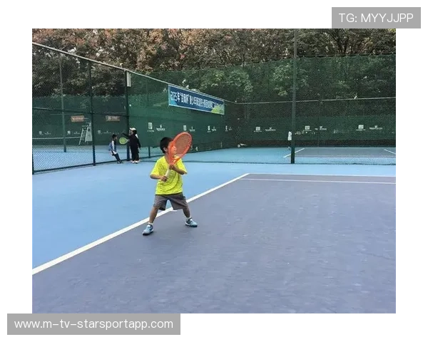 网球队加强底线稳定性训练，多拍能力增加